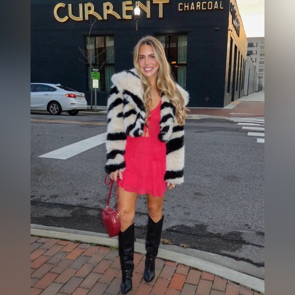 Avec Les Filles Faux Fur zebra cropped Coat - Picture 13 of 15